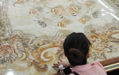 Người tiêu dùng đau đầu với "ma trận" gạch ốp lát