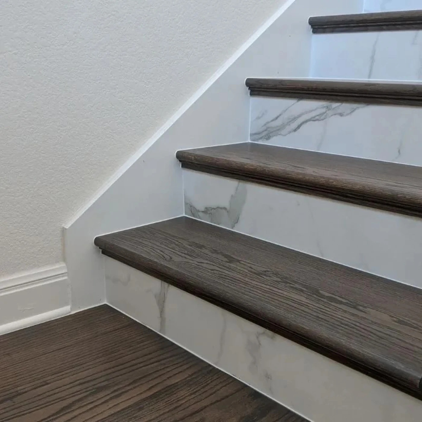 Gạch Cầu Thang Giả Gỗ Đẹp