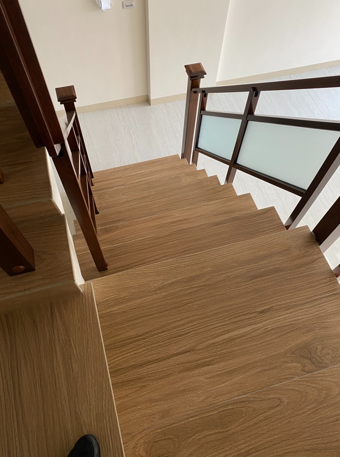 Gạch Cầu Thang Giả Gỗ Đẹp