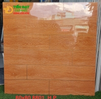 Gạch Lát Nền Giả Gỗ 80x80 Nhũ Vàng Mẫu Mới Đẹp