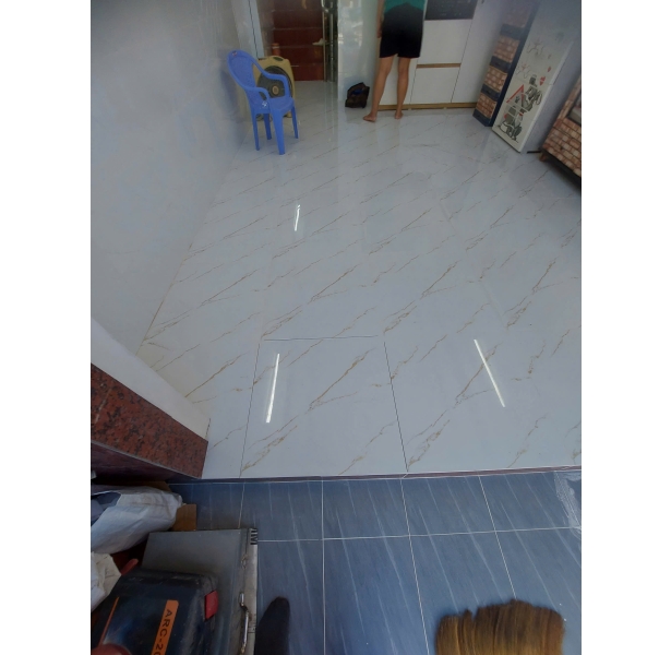 Gạch Bóng Kiếng 60x60 Trắng Vân Vàng Sale